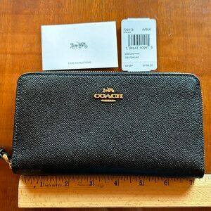 Coach F73413 Large Cross Grain Leather Phone Wallet/Wristlet